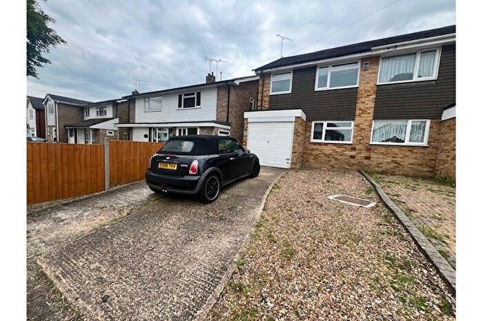 3 Bedroom Semi Detached House To Rent In Mountdale Gardens, Leigh-on-Sea, Essex, SS9