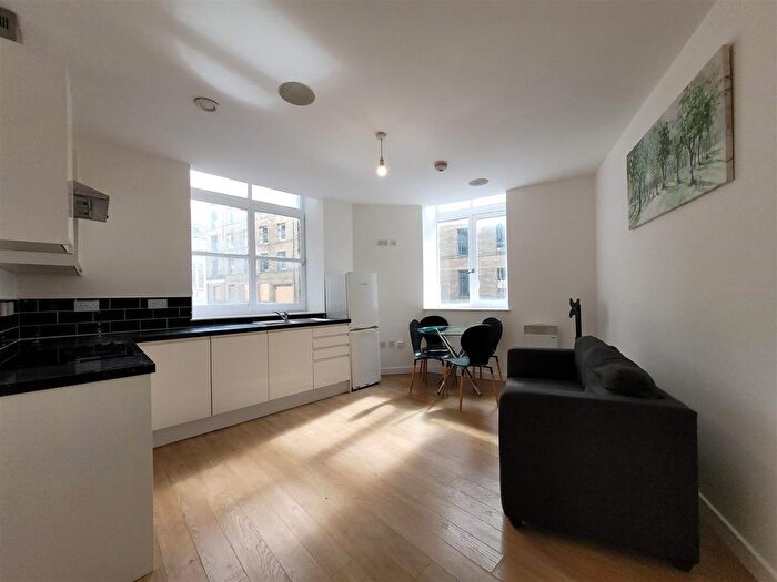 2 Bedroom Flat To Rent In Sunbridge Road, City Centre, Bradford, BD1