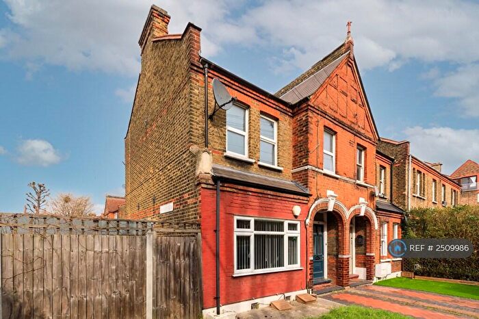 2 Bedroom Flat To Rent In Walthamstow, London, E17