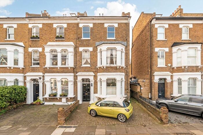 3 Bedroom Flat To Rent In Arlington Gardens, Chiswick, W4