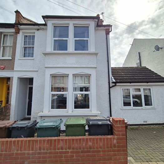 3 Bedroom End Of Terrace House To Rent In Beverley Road, London, E4