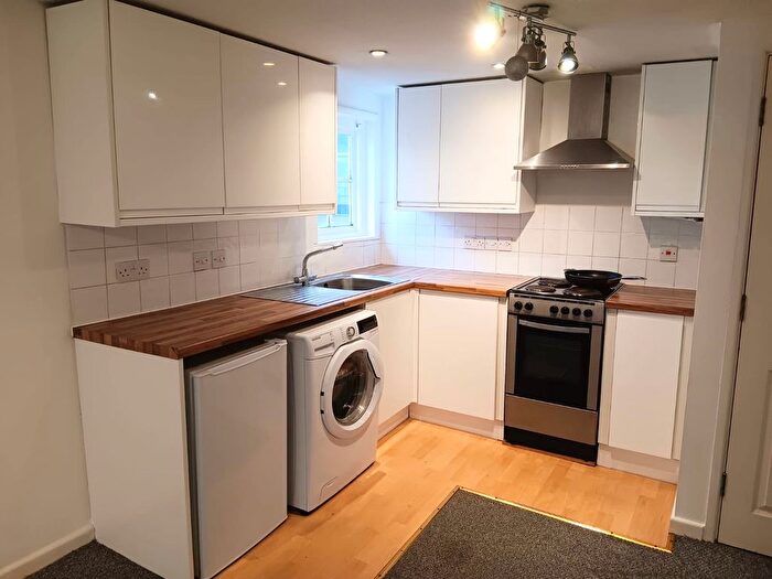 2 Bedroom Flat To Rent In The Pantiles, Tunbridge Wells, TN2