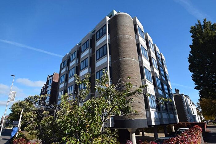 2 Bedroom Flat To Rent In Gildredge Road, Town Centre, Eastbourne, BN21