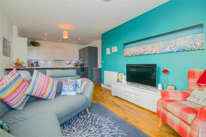 2 Bedroom Flat To Rent In Blagrove Road, Teddington, Middlesex, TW11