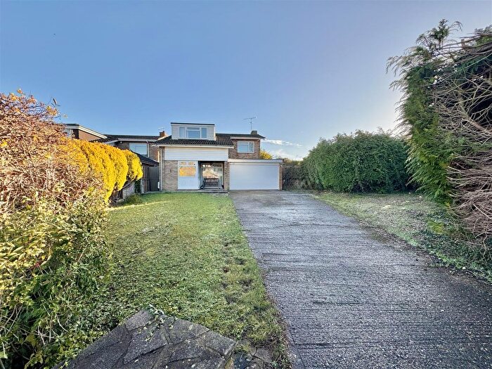 4 Bedroom Detached House For Sale In Washbrook Close, Barton-Le-Clay, MK45