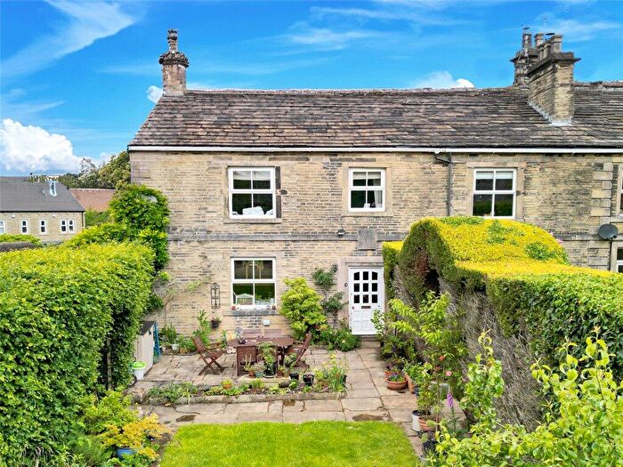 3 Bedroom Semi-Detached House For Sale In Stockhill Fold, Bradford, West Yorkshire, BD10