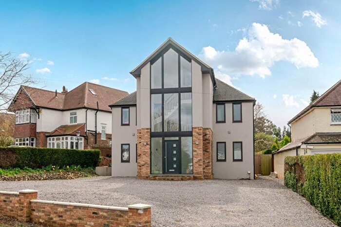 4 Bedroom Detached House For Sale In Green Lane, Tadworth, KT20