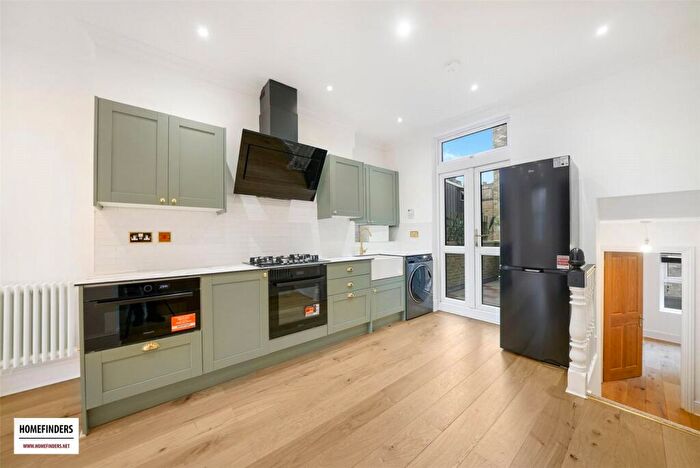 2 Bedroom Apartment To Rent In Beatty Road, London, N16