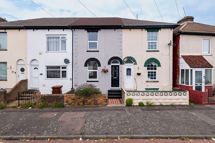 3 Bedroom Terraced House For Sale In Gillingham Green, Gillingham, ME7