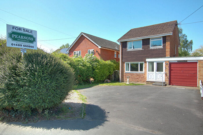 3 Bedroom Link Detached House For Sale In Waltham Chase - No Chain, SO32
