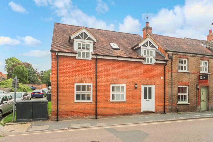 3 Bedroom Terraced House To Rent In Akeman Street, Tring, HP23