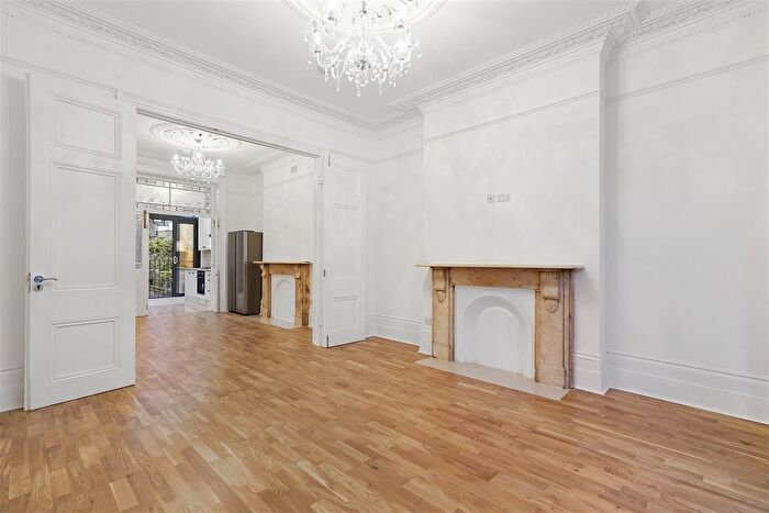 1 Bedroom Flat To Rent In Batoum Gardens, Brook Green, W6
