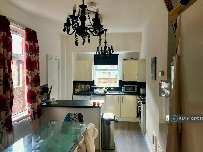5 Bedroom Terraced House To Rent In Mabfield Road, Manchester, M14