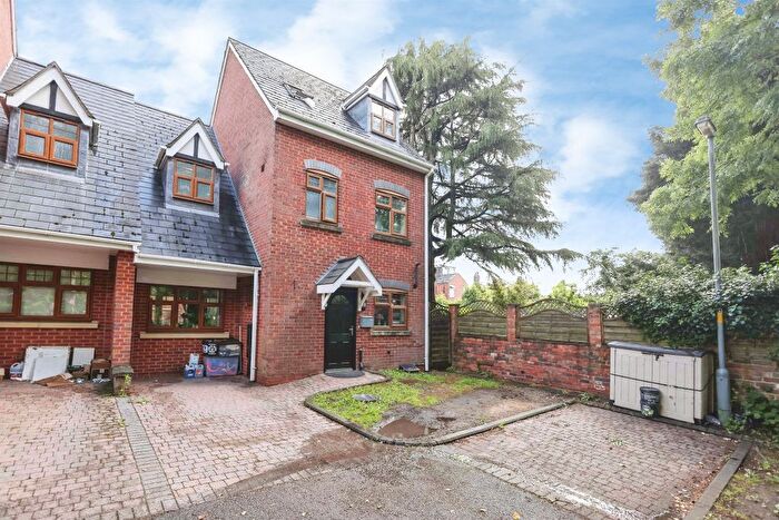 4 Bedroom End Of Terrace House For Sale In Village Mews, Quinton, Birmingham, B32