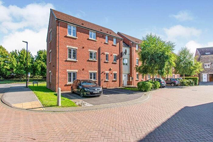 2 Bedroom Flat To Rent In Lakeside Mews, Thorne, Doncaster, DN8