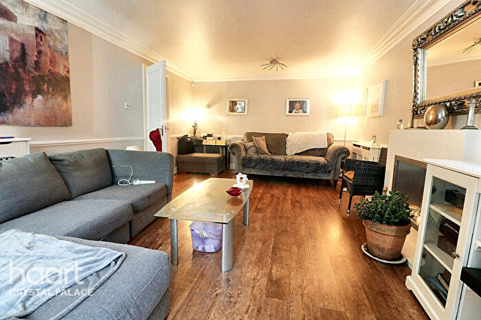 2 Bedroom Flat For Sale In Ellery Road, London, SE19