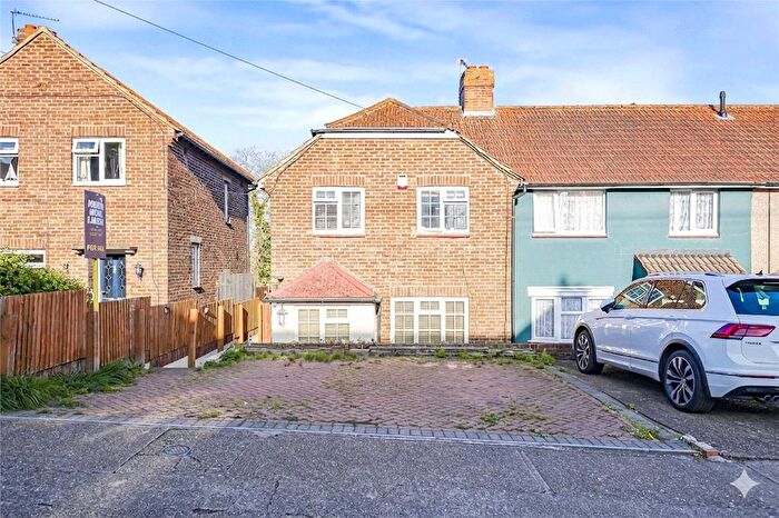 4 Bedroom End Terrace House For Sale In Lancelot Avenue, Rochester, Kent, ME2
