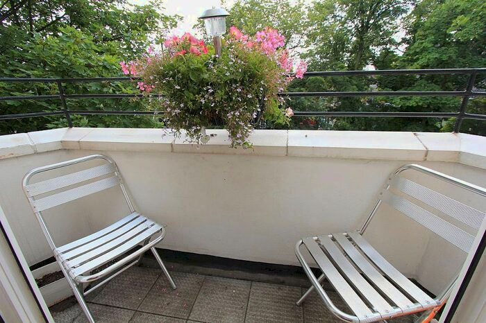 1 Bedroom Flat To Rent In Upper Richmond Road, Putney, London, SW15