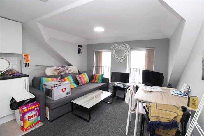 2 Bedroom Flat To Rent In Lower Cathedral Road, Cardiff, CF11