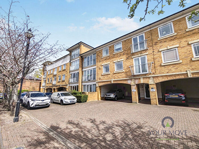 2 Bedroom Flat For Sale In New Stairs, Chatham, Kent, ME4