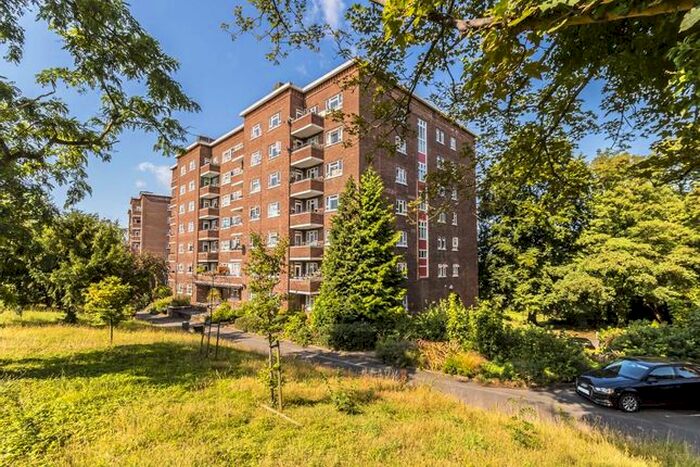 3 Bedroom Flat To Rent In Kingston Hill, Kingston Upon Thames, KT2