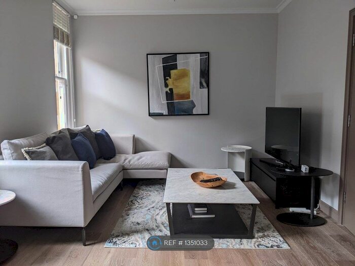 2 Bedroom Flat To Rent In Halsey House, London, WC1R