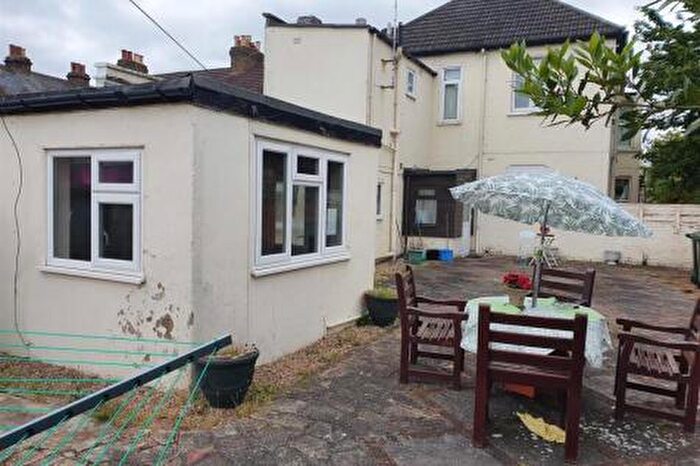 6 Bedroom Detached House To Rent In Hoddesdon, EN11