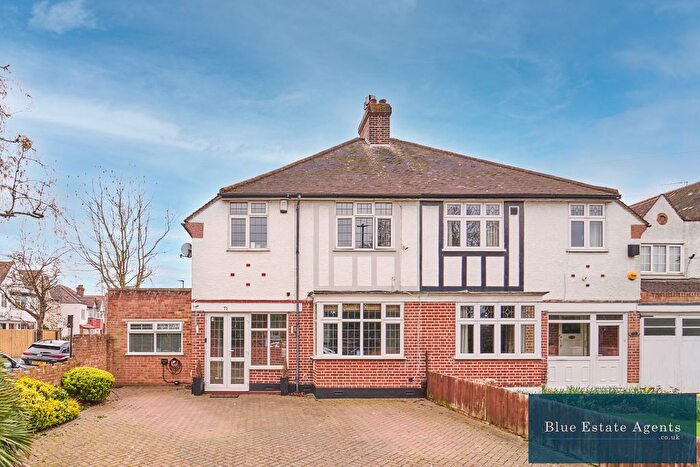 4 Bedroom Semi-Detached House For Sale In Jersey Road, Hounslow, TW5