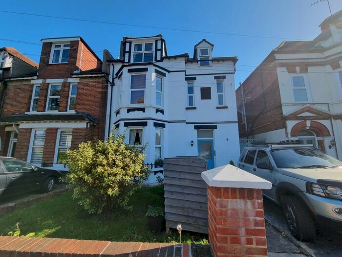 2 Bedroom Flat To Rent In Radnor Park Road, Folkestone, CT19