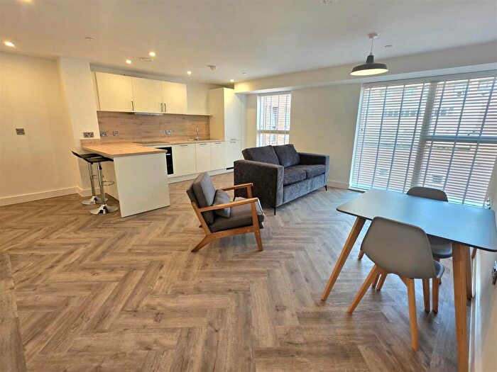 1 Bedroom Apartment To Rent In Chapmans Yard, Upper Gough Street, Birmingham, B1