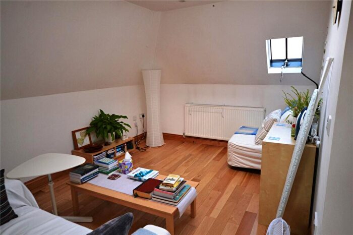 1 Bedroom Apartment To Rent In Ossulton Way, East Finchley, N2