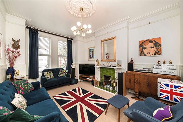 3 Bedroom End Terrace House For Sale In Balloch Road, Catford, SE6
