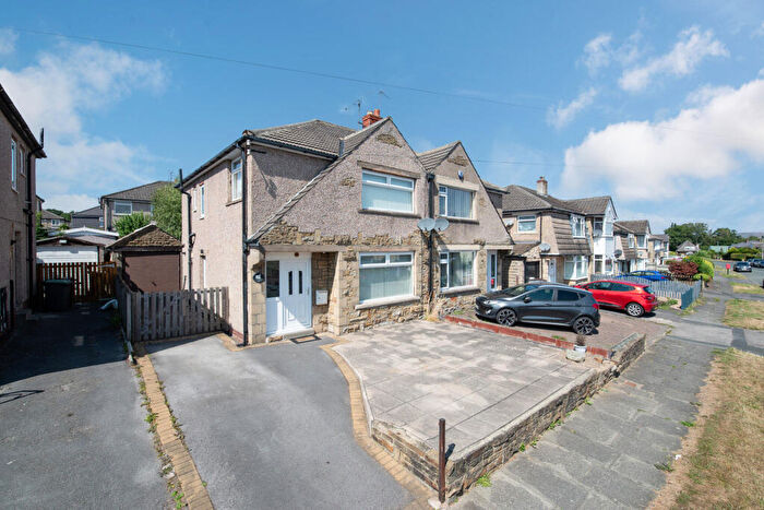 3 Bedroom Semi Detached House For Sale In Woodside View, Cottingley, Bingley, West Yorkshire, BD16