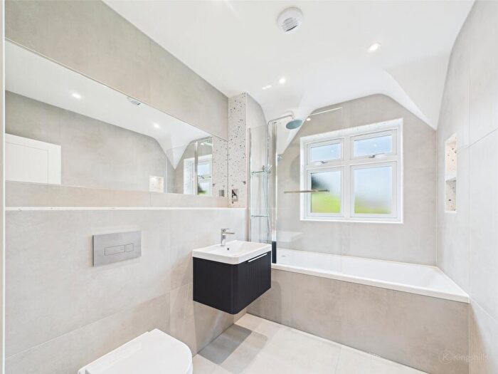 2 Bedroom Apartment To Rent In London Road, High Wycombe, Buckinghamshire, HP11