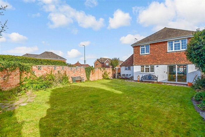 3 Bedroom Detached House For Sale In Norrington Road, Maidstone, Kent, ME15
