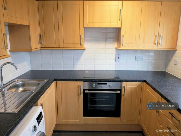 1 Bedroom Flat To Rent In Deverill Court, Penge, SE20