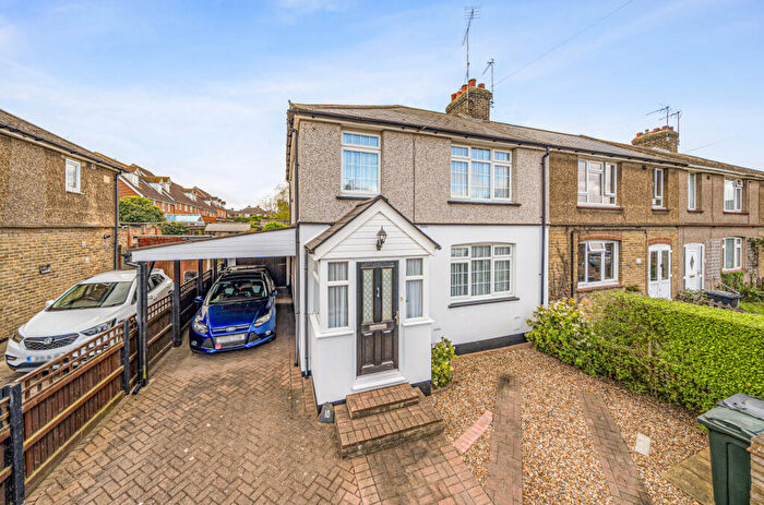 3 Bedroom End Of Terrace House For Sale In Lane Avenue, Greenhithe, Kent, DA9