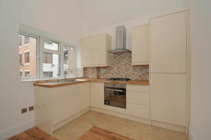 1 Bedroom Flat To Rent In The Quadrant, Richmond, TW9