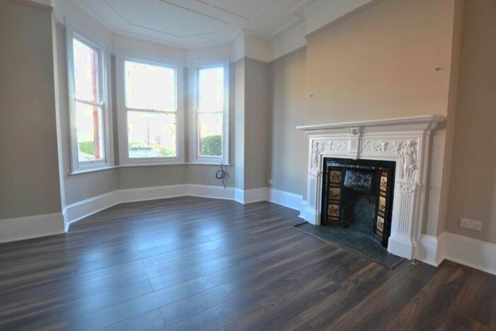 2 Bedroom Flat To Rent In Sutton Road, London, N10