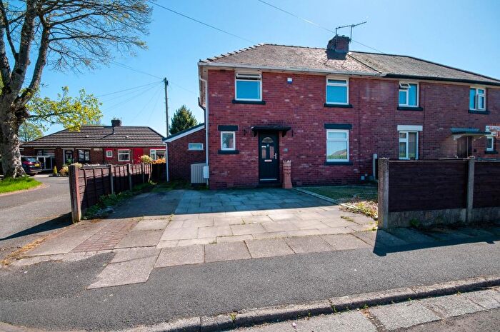 3 Bedroom Semi-Detached House For Sale In Park Grove, Radcliffe, Manchester, M26
