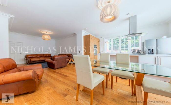 3 Bedroom Semi-Detached House To Rent In Holland Close, Barnet, EN5