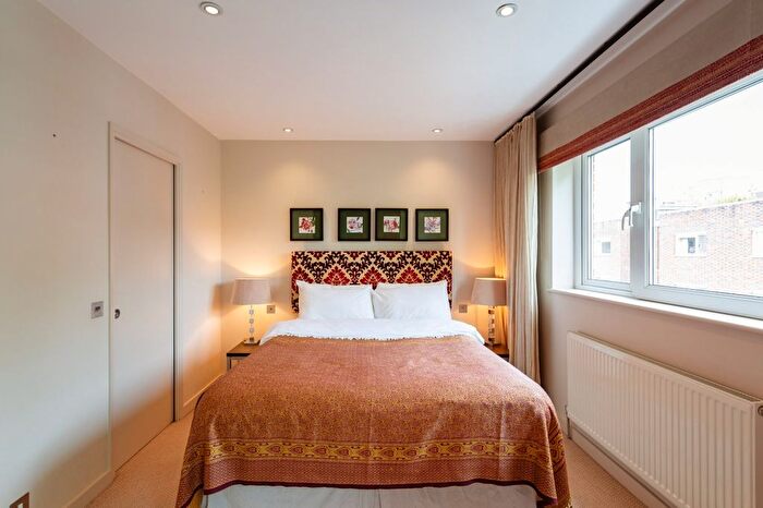 5 Bedroom Detached House To Rent In Woodsford Square, Holland Park, London, W14