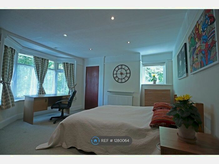 5 Bedroom Semi-Detached House To Rent In Burgess Road, Southampton SO16