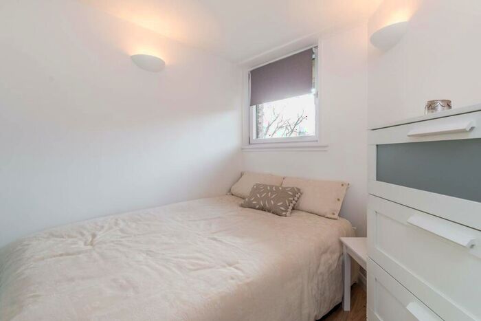 2 Bedroom Flat To Rent In Upper Dartrey Walk, Chelsea, London, SW10