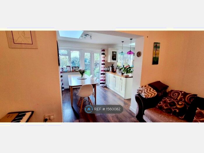 4 Bedroom Semi-Detached House To Rent In Avalon Road, London, W13