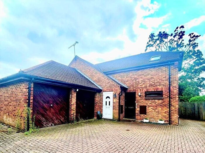 2 Bedroom Flat For Sale In Swakelys Road, Ickenham, UB10