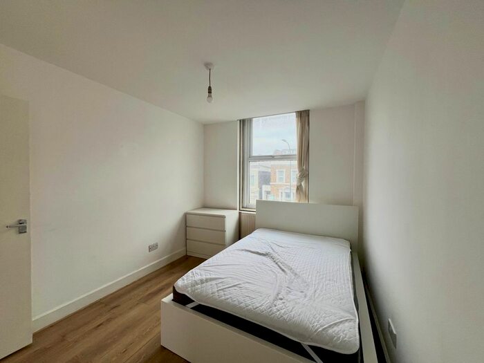 2 Bedroom Flat To Rent In Amersham Road, SE14