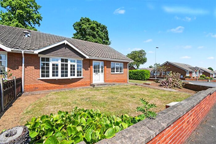 2 Bedroom Semi-Detached Bungalow For Sale In Lancaster Road, Scunthorpe, DN16