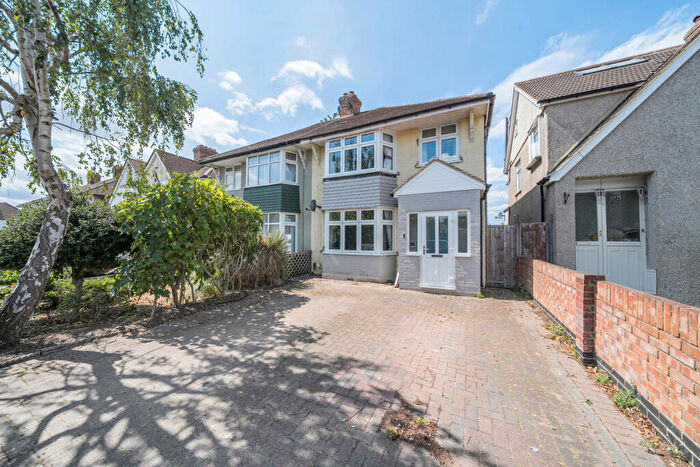 3 Bedroom Semi Detached House For Sale In Bedonwell Road, London, SE2