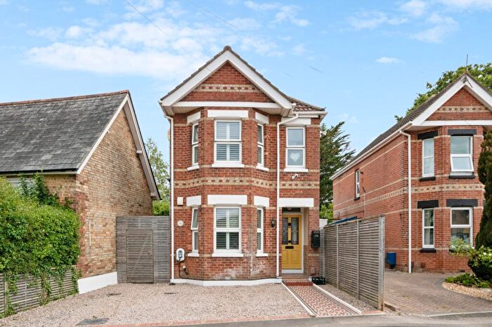 3 Bedroom Detached House For Sale In Pottery Road, Poole, BH14